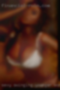 Sexy swinging younger woman with nice tits in Chickasha.
